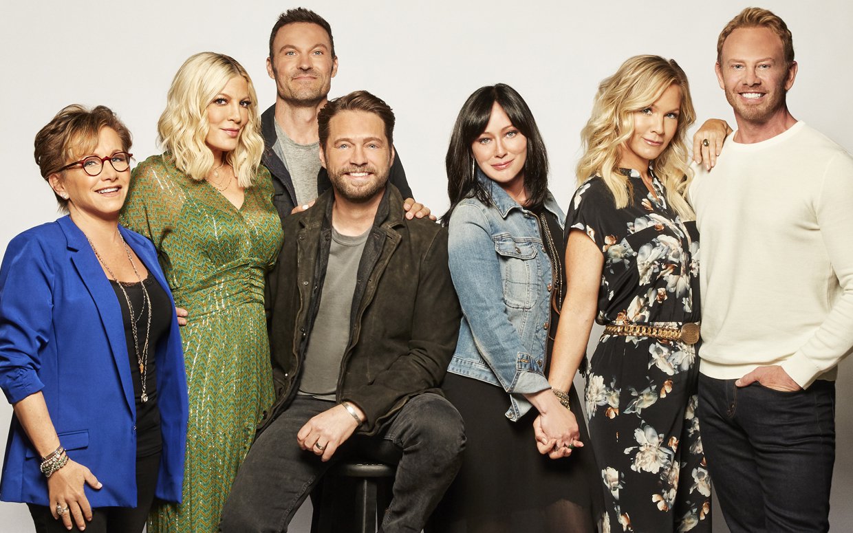 Beverly Hills 90210 Is Back Again With The Original Cast Read What