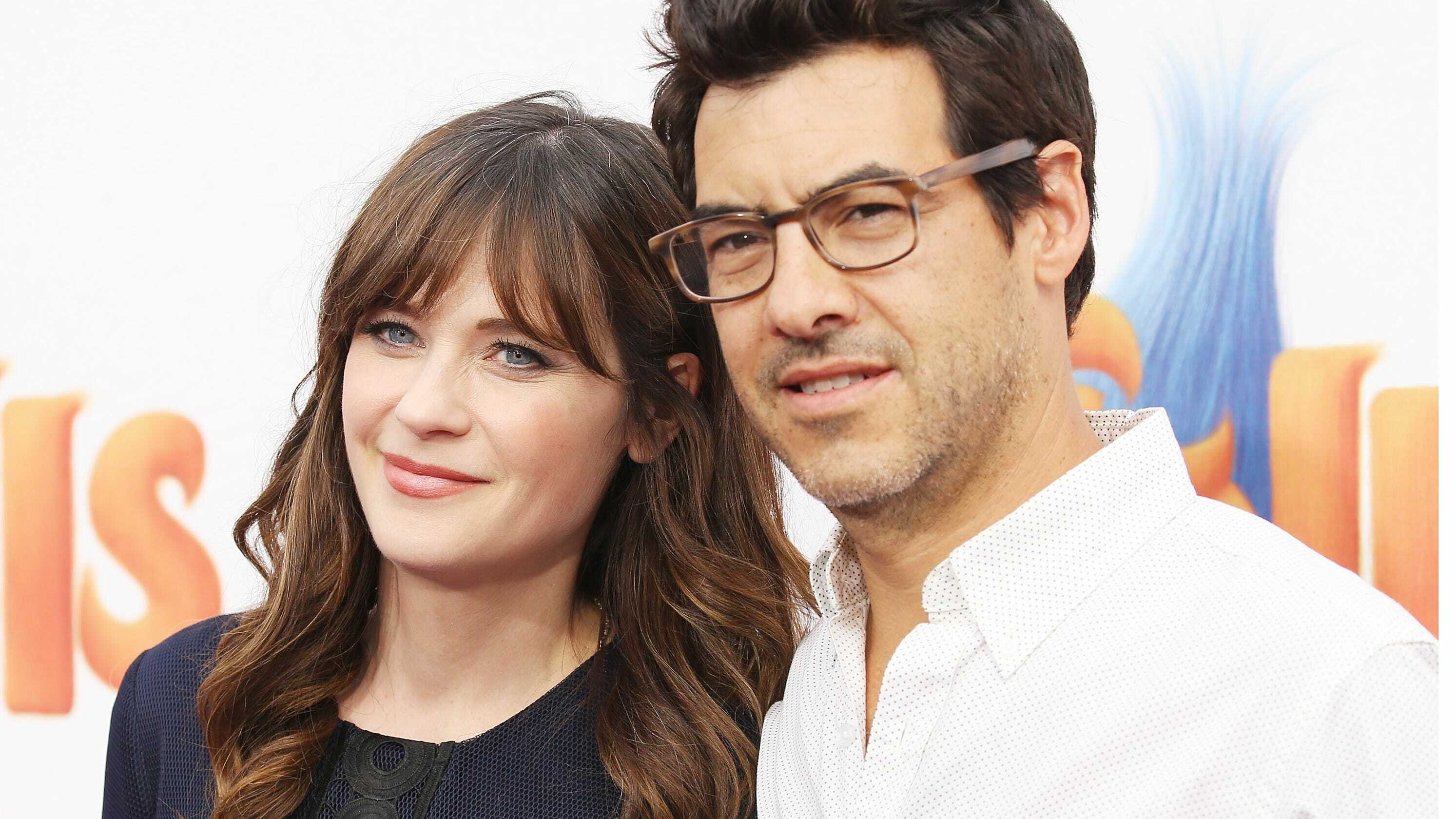 Zooey and Jacob called it Quits after a marriage of 4 years! 5