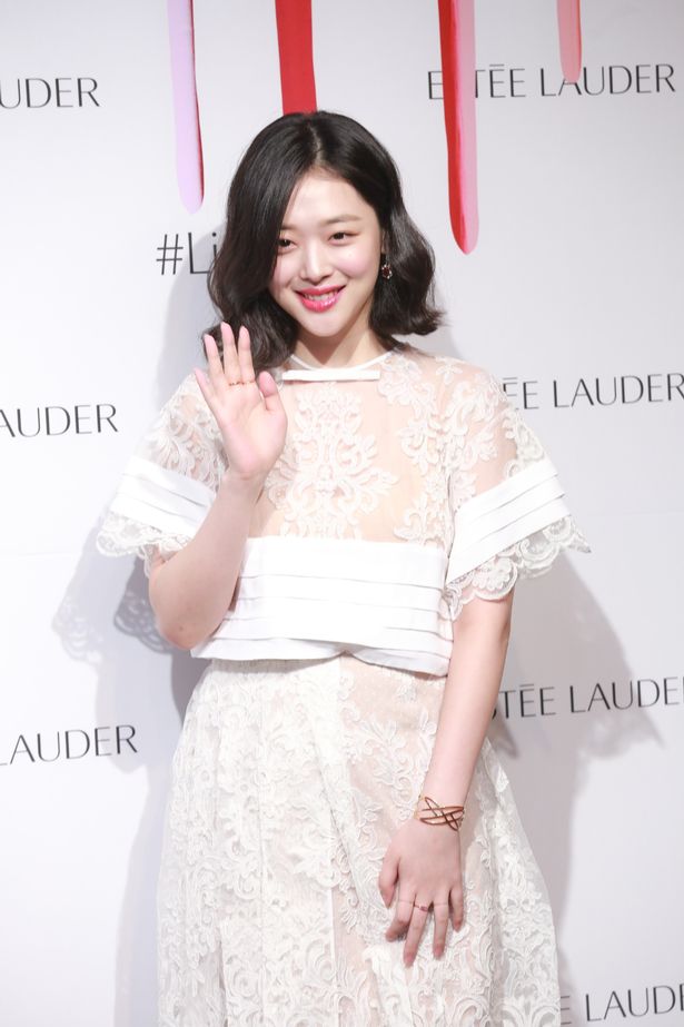 Former member of f(x) Sulli was found dead in her home and the police ...