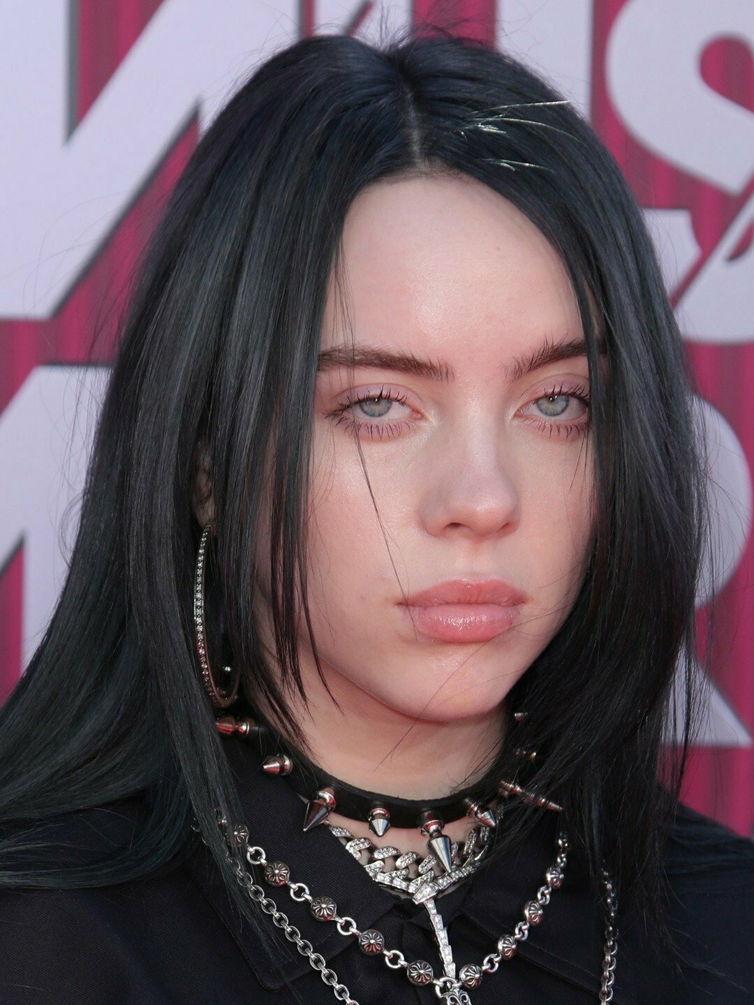 Twitter flooded criticizing Drake, while Billie Eilish said he is the ...