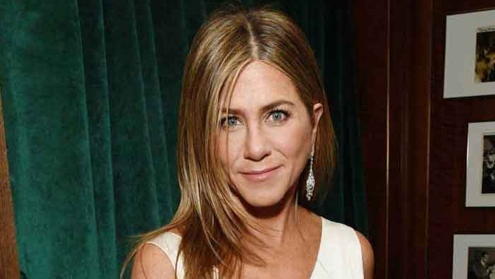 Jennifer Aniston shows off her incredible figure in gym gear for a workout video!!!