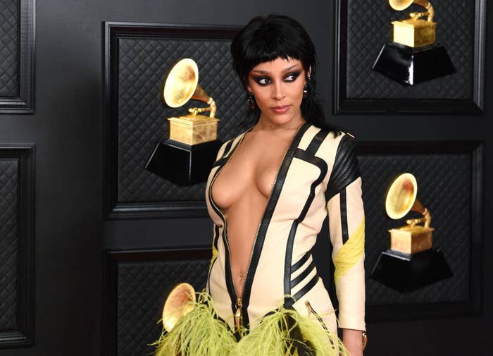 Doja Cat's SIZZLING Grammys Deep Cleavage Look Draws Attention on Social Media