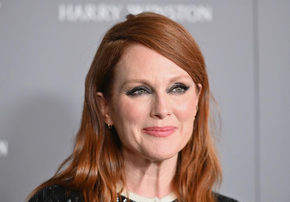 Julianne Moore Says The Term Aging Gracefully Is Totally Sexist There S So Much Judgment
