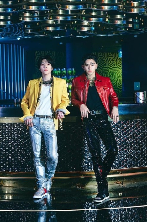 Lucas and Hendery's looks for the song Jalapeno