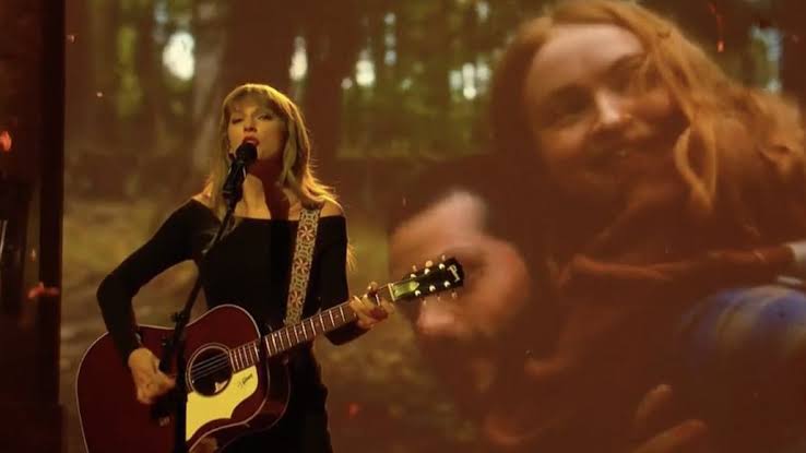 Taylor Swift Performs 10 Minute Version of 'All Too Well' in her ...
