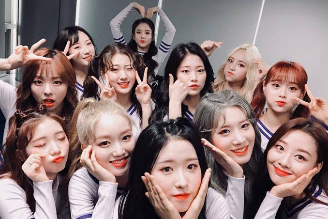 12 members of the Loona