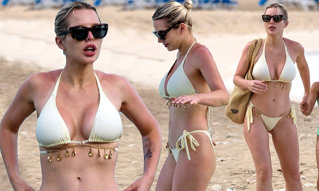 Helen Flanagan's Sizzling Gold Chain Bikini Photos Leave Fans Speechless! 9