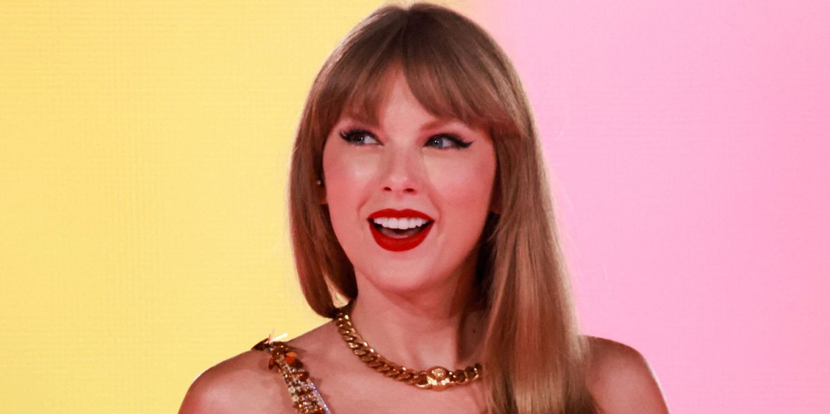Taylor Swift Drops Surprise Album '1989 (Taylor's Version)' to Thunderous Standing Ovation! 23