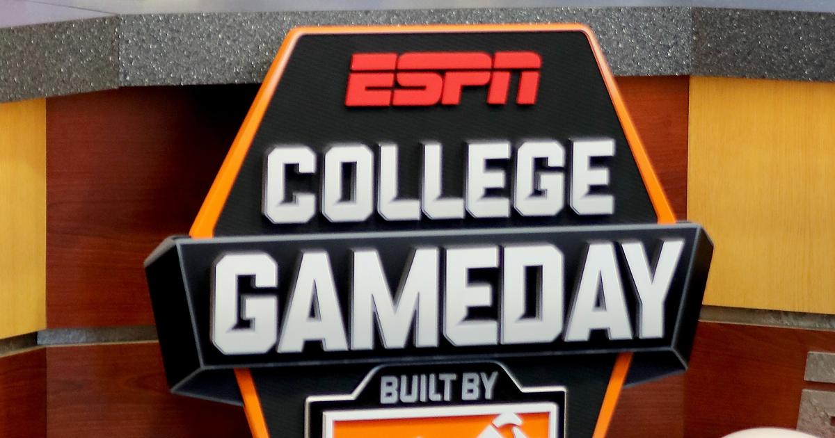 Find out the location, schedule, and guest picker for Week 1 of 'College GameDay' on ESPN! 16