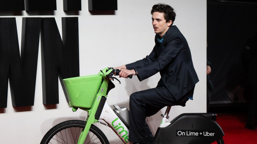 timothee-chalamet-london-premiere-bike-fine-3025.jpeg